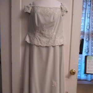 David's Bridal mint green lace and tulle dress size 14